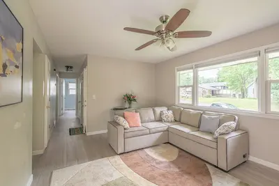 Image de Relax with the family in a newly renovated and furnished upper level duplex.