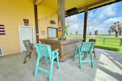 Image de Mimosa Manor Centrally located beach house in Holiday Beach Subdivision