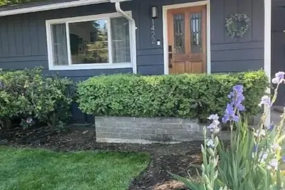 Image de Rhodies & Roses in East Medford