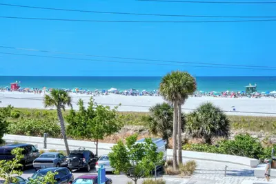 Image de Breathtaking Views 2 Bed 2 Bath Siesta Key Steps to Beach