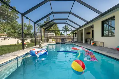 Image de Close2Beach, Pool+FirePit, FencedYard, Sleeps10