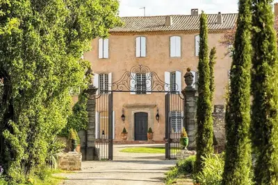 Image de Luxe Historique et Modernité au Cœur du Minervois