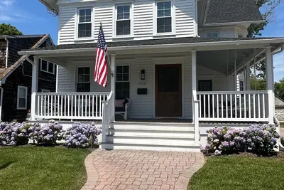 Image de Newly Renovated Bay Head Beach House With Guest Cottage