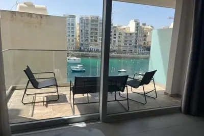 Image de Spacious partial 2-bedroom Seaview Apartment with WiFi, Ac in St. Julian's