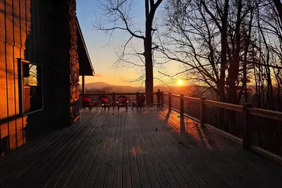 Image de Mountain Sunrise Cabin near Cashiers with 2 story wrap- around deck & hot tub!