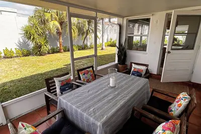 Image de Oakmont Beach Bungalow