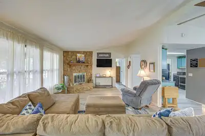 Image de Lakefront Gun Barrel City Home w/ Dock & Deck