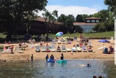 Image de Two units at Village West, resort is on the shore of Beautiful Lake Okoboji!