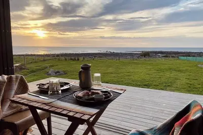 Image de Tiny house steps away from the Tasman Sea