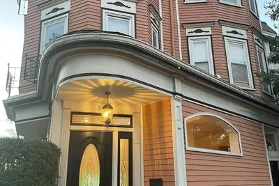 Image de Boston Spacious Apartment with private outdoor patio