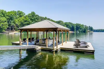 Image de Waterfront w/Dock | Boat | Kayaks | Gym | Pets Ok