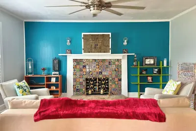 Image de Cozy cottage minutes from beaches, historic downtown, and vibrant arts district!