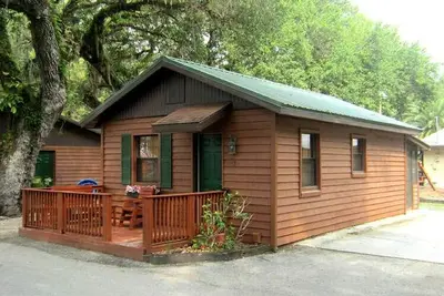 Image de Cozy Cabin in riverfront resort