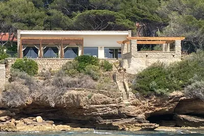 Image de Maison (6 couchages) rénovée les pieds dans l'eau - St Cyr/mer