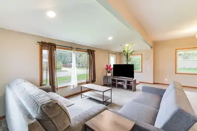 Image de Serene Devils Lake House w\/ Deck + Fire Pit!