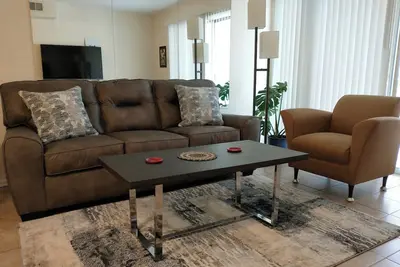 Image de Welcome To Midtown Condo