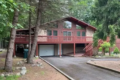 Image de Spacious 4 Br 2 Ba Home In The Heart Of Poconos Private Beach. Near Attractions!