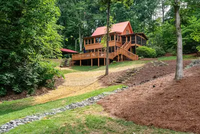 Image de Cozy Lake Norman log cabin
