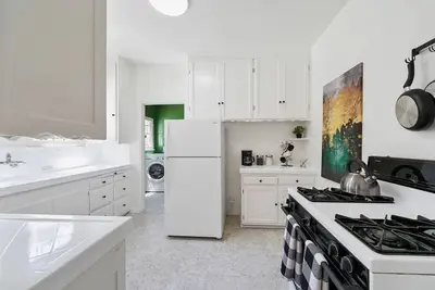 Image de Beverly Hills Classy 1 Br Apt Prime Locale + Parking\n