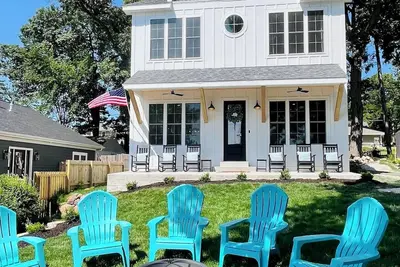 Image de Waterfront home with dock and swimming pier!