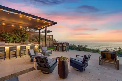 Image de Luxury Oceanfront Home - Walk to Moonlight Beach - Stunning Views