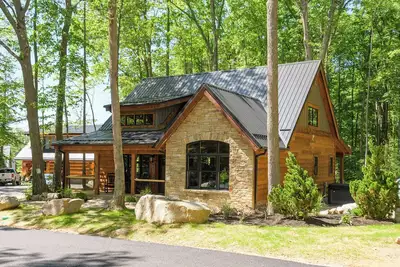 Image de Ferndale: New, Lake Access w. Dock Slip, Hot Tub, Dogs Ok