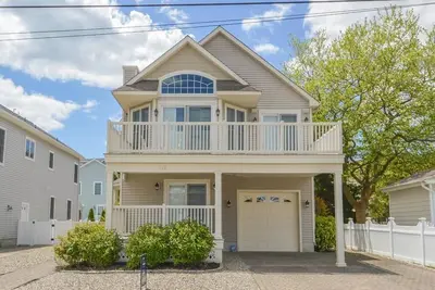 Image de Large beach house in the heart of Avalon