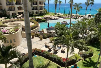 Image de Exceptional Cabo San Lucas Bay Views from Third Floor Condo in Medano Beach Deluxe Resort