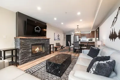 Image de Walk to Blackcomb | Complex hot tub | Bbq