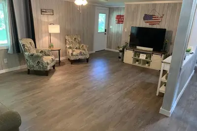 Image de Central air conditioning, very clean, cozy and Spacious House. Close to trails.