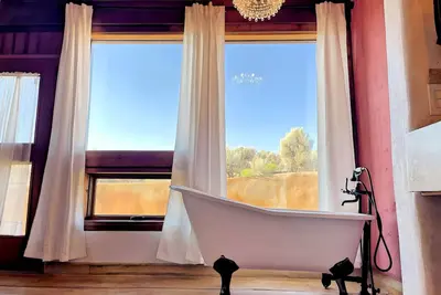 Image de Sunrise Sanctuary: Tranquil El Prado Retreat, Mountain Views, 11 mi from Taos
