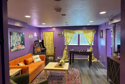 Image de Friends themed apartment w/free parking