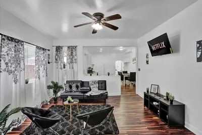 Image de Allentown paradise near ppl center -1 paid parking per booking