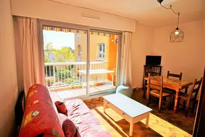 Image de Studio avec cabine, au Pin Rolland, plage et commerces à pieds