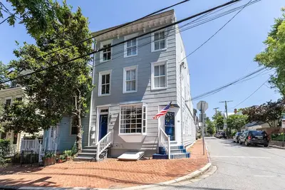 Image de Stay  in Historic apartment 2 blocks from Main St with parking - dog-friendly