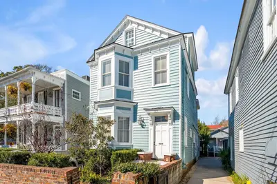 Image de Spacious Residence in a Historic Home Downtown!