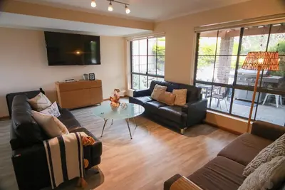 Image de Victor Harbor | Spacious | Seaside | Pets Welcome | Balcony Views, Smart Tv, Wi-Fi, Outdoor Firepit - Stay 4 Nights, Pay Only 3 (June - August 2025)