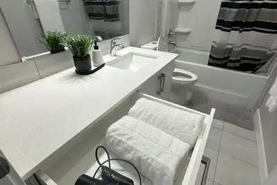 Image de A Luxurious, Cozy and Sparkling Suite Situated in a very serene Atmosphere.