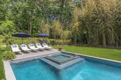 Image de Discover Luxury and Serenity at Villa Edwards Hole in East Hampton