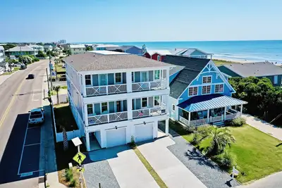 Image de New Luxury Home, Stunning OceanViews, Close Beach Access, Elevator, 6 Suites, Kb Pier
