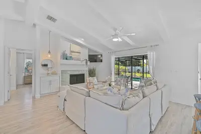 Image de Sunshine and Family Time- Near Beach & Shopping, Pool, Lanai