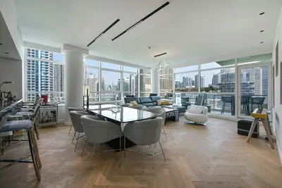 Image de Luxe Dubai Marina 3br condo! Stunning Views, Modern Amenities, Prime Location.