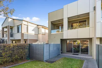 Image de Coastal Parkside ~ Glenelg North - Adjacent Glenelg - Fancy a tranquil retreat in an outstanding location?