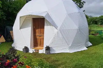 Image de Luxury Glamping Dome and Lodge on the Iom Tt course, Hillberry Grandstand.