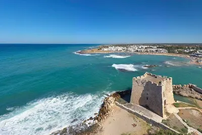 Image de Detached apartment overlooking beach and sea 2 steps from center.