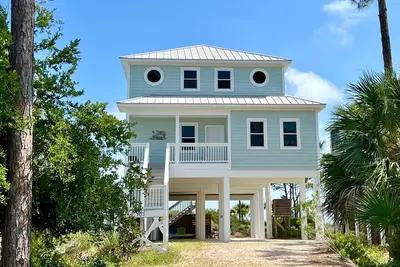Image de Views Galore from this Gulf Front Beauty in Gated Community with Shared Pool