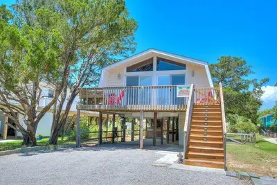 Image de Beautiful 2br 1. 5ba House, Walk to the Beach, Dog Friendly, Sleeps 6