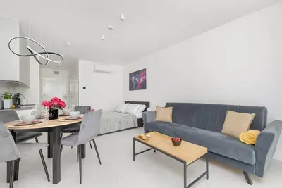 Image de Stylish Studio with Terrace | Parking, Pool, Close to the Lake