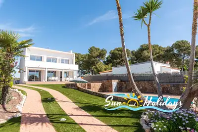 Image de Villa Bianka R211 avec piscine privée à 5 minutes de la plage et vue sur la mer.