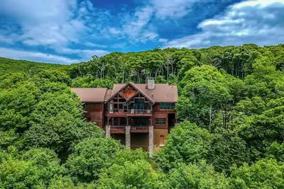 Image de Book Your July Mountain Retreat Before It's Gone @ Crown Jewel